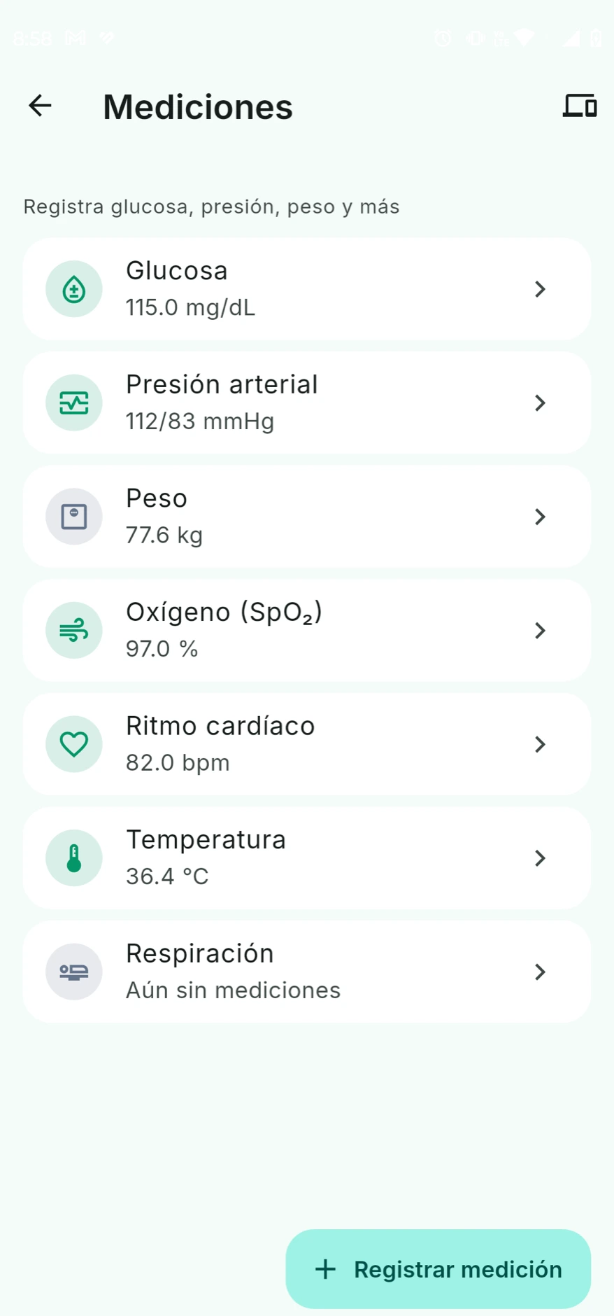 Pantalla de mediciones con glucosa, presión arterial, peso, SpO₂, ritmo cardíaco y temperatura registrados